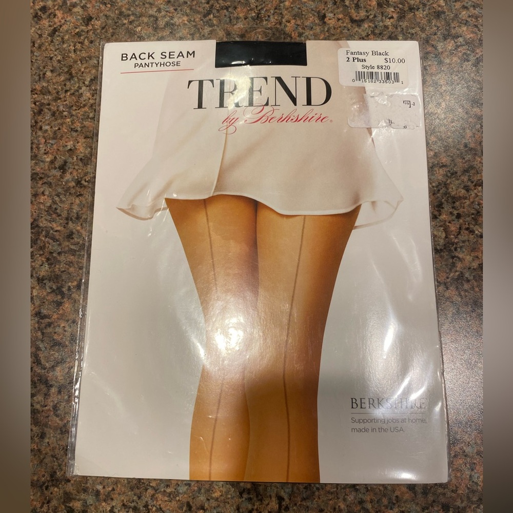 563 NWT Berkshire Trend Back Seam Pantyhose Fantasy Black 2 Plus Vintage Hosiery